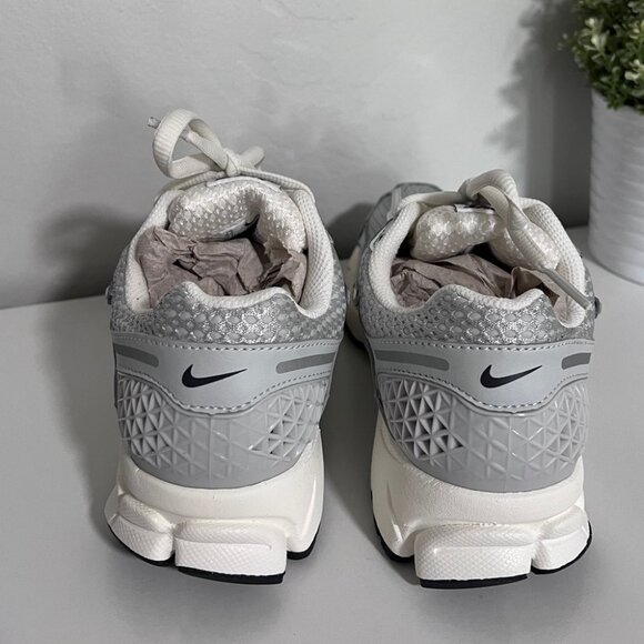 Nike Vomero 5 Limited Edition - Picture 2 of 10